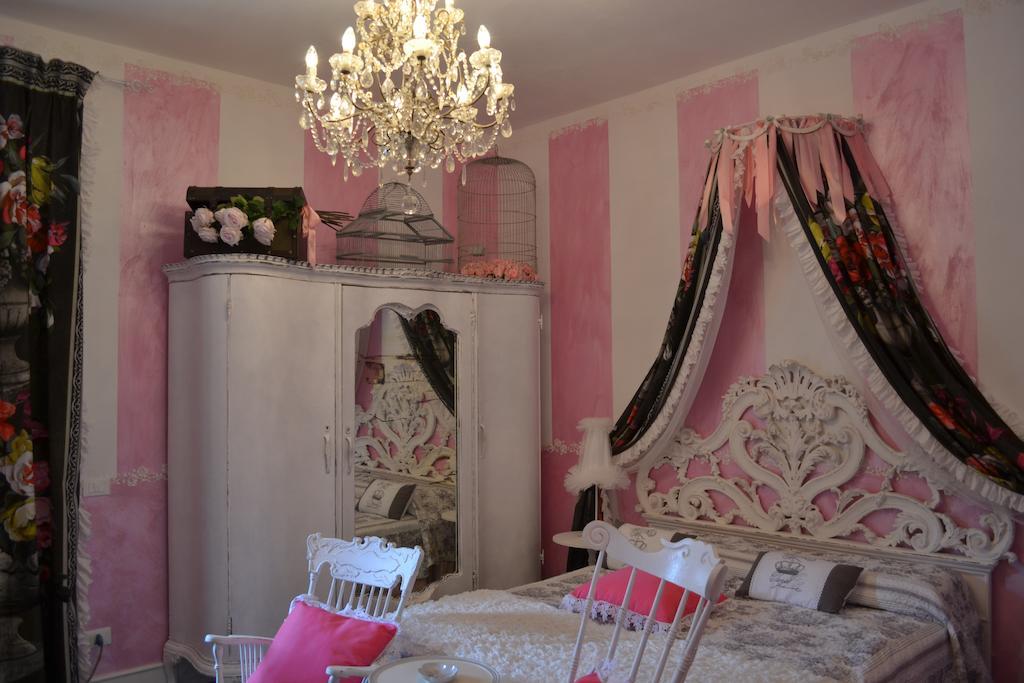 La Maison Delle Favole Desenzano del Garda Rom bilde