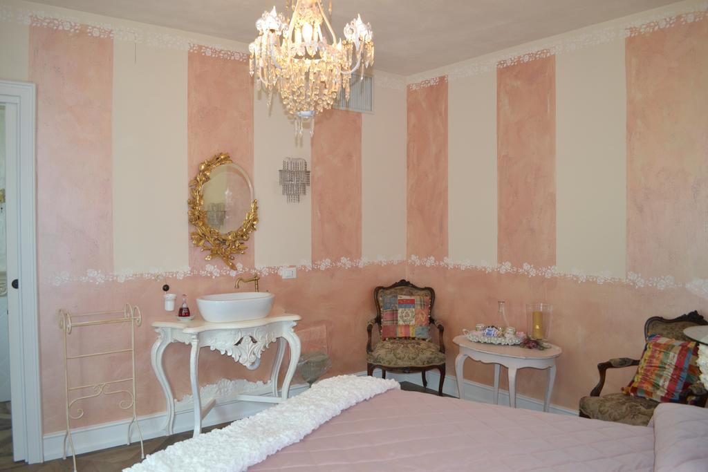 La Maison Delle Favole Desenzano del Garda Rom bilde
